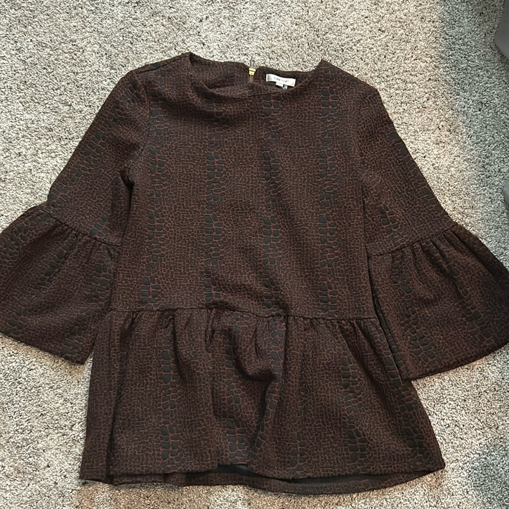 Brown and black patterned 3/4 sleeve top!